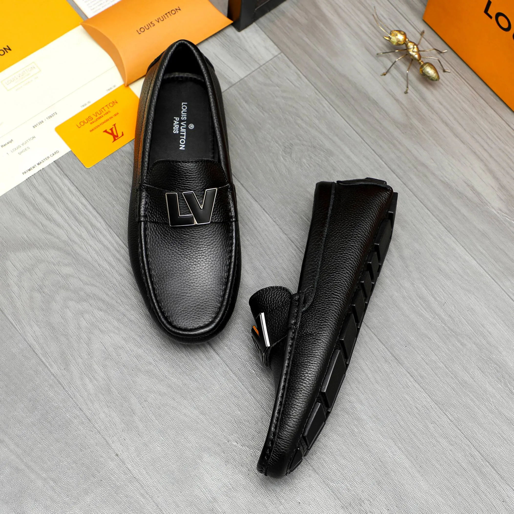 Men's shoes 💰420 Product trademark: LV "Louis Vuitton" casual slip-on shoes Regular size: 38-46 (45.46 custom-made, non-returnable) Product materials: Selected pebbled cowhide upper, sheepskin lining, original rubber outsole